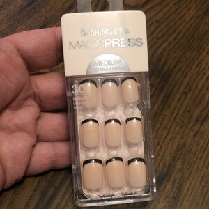 Dashing Diva Magic Press Medium Nails - Black and Cream